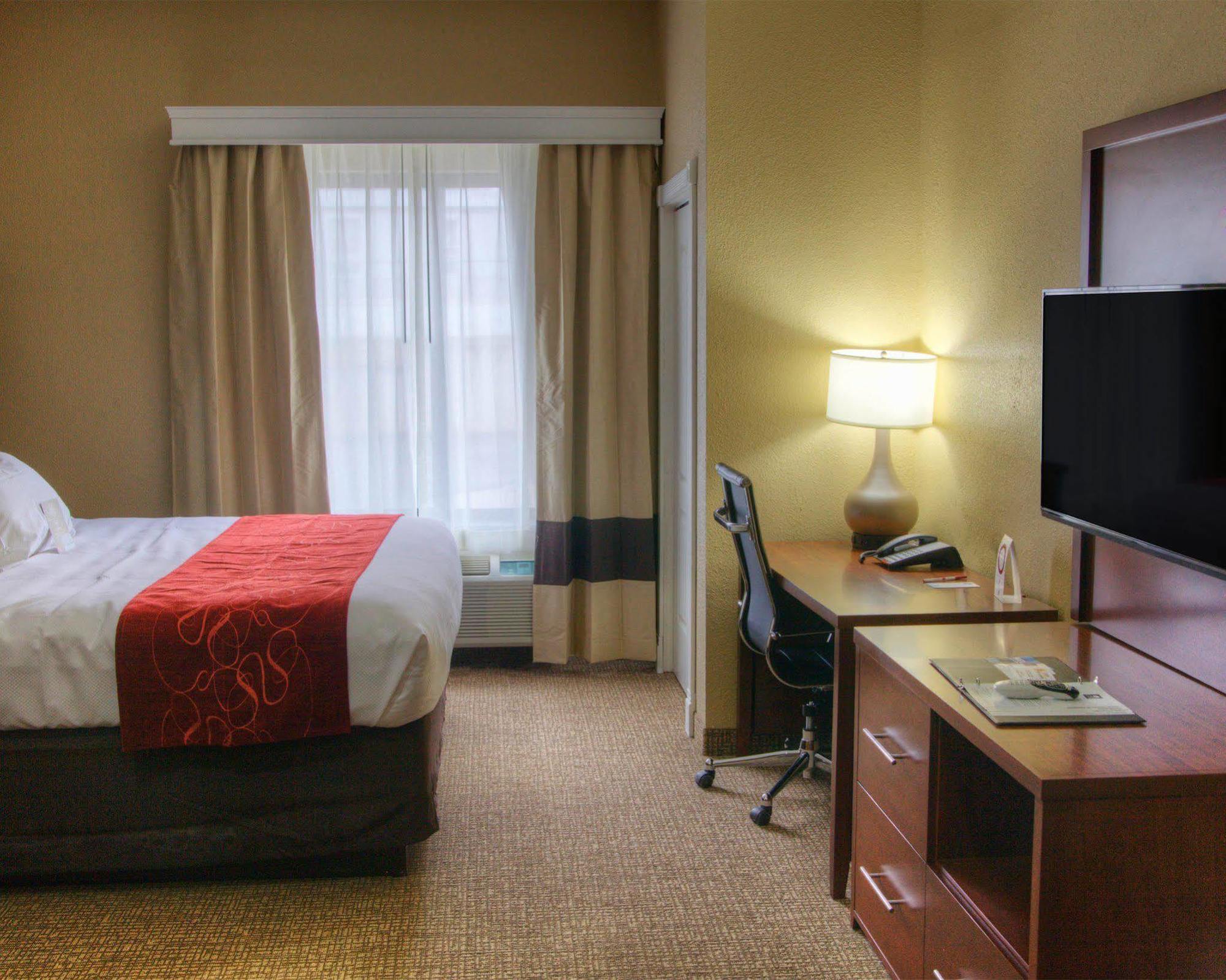 Comfort Suites Plymouth Near Us-30 Exterior foto